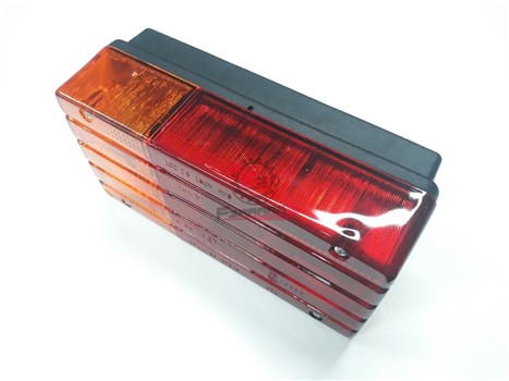FANALE POSTERIORE DX APE TM 703>96